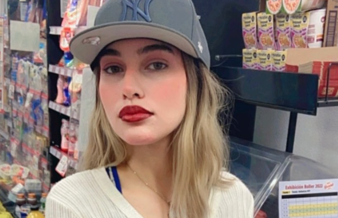 La cajera de Oxxo cautiva a seguidores de redes sociales