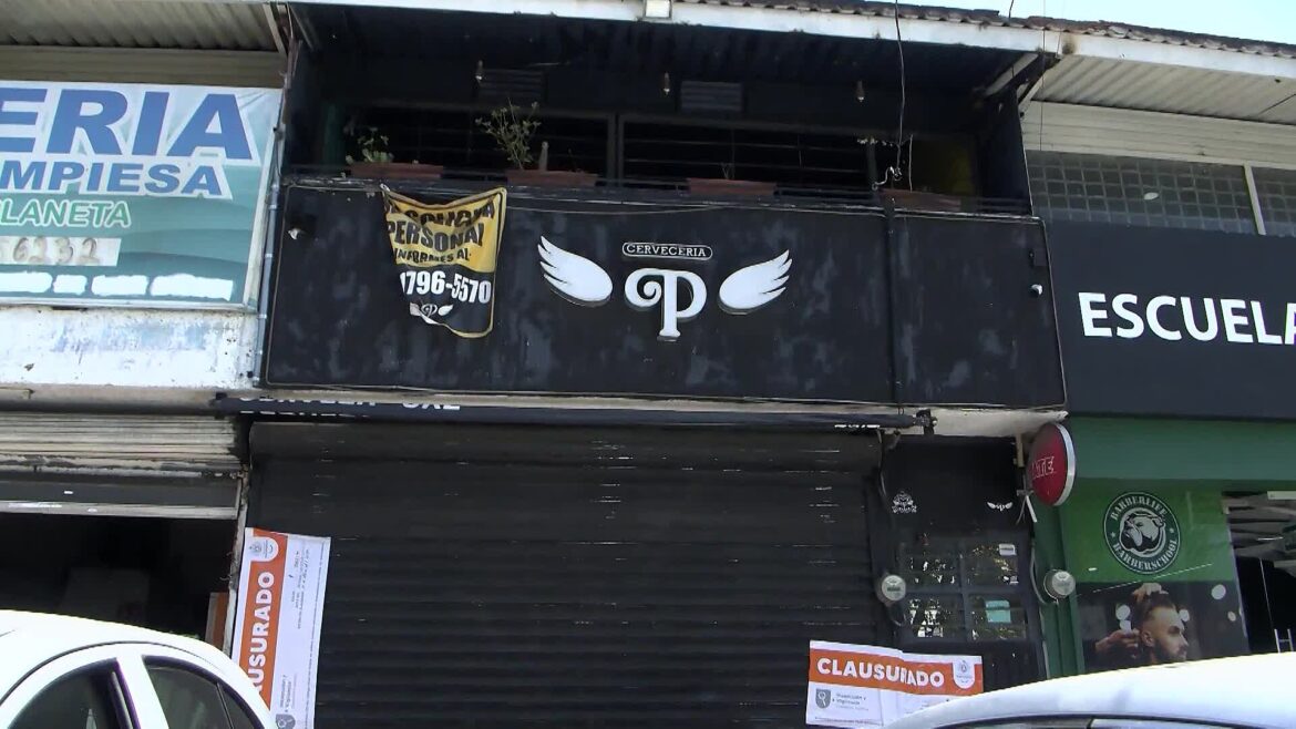 Clausuran la cervecería donde una mujer murió al intoxicarse con una cerveza en Guadalajara